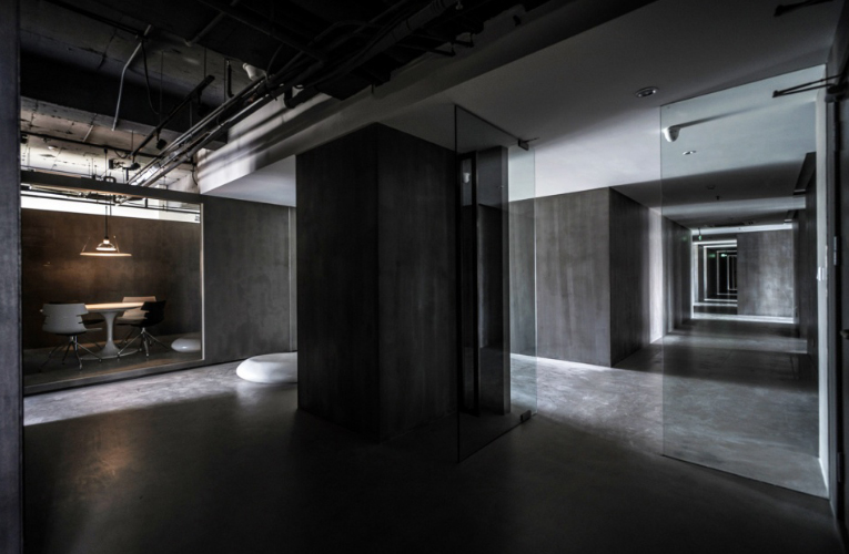 高级黑质感,办公空间设计案例欣赏1.jpg